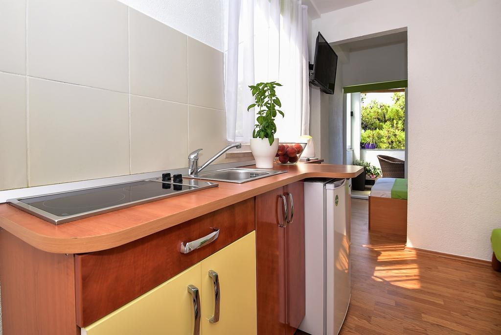 Apartment Borna Makarska Buitenkant foto