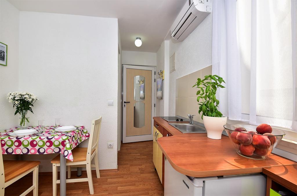 Apartment Borna Makarska Buitenkant foto